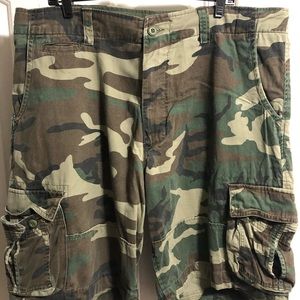 Marc Jacobs men’s camo cargo shorts sz L (35-39)